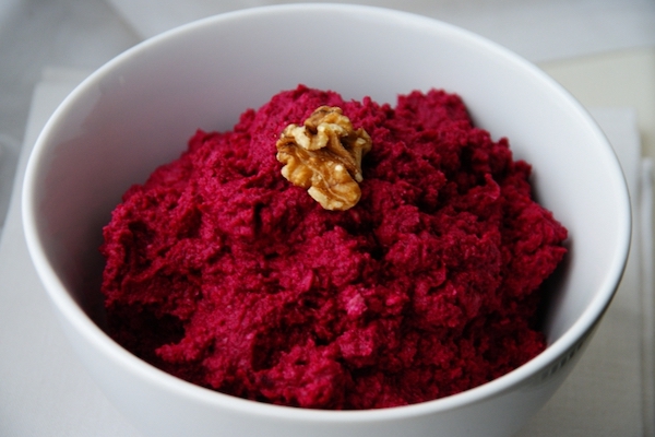 Beetroot and walnut houmous