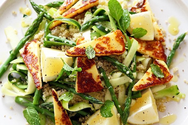 Asparagus and courgette quinoa salad with halloumi